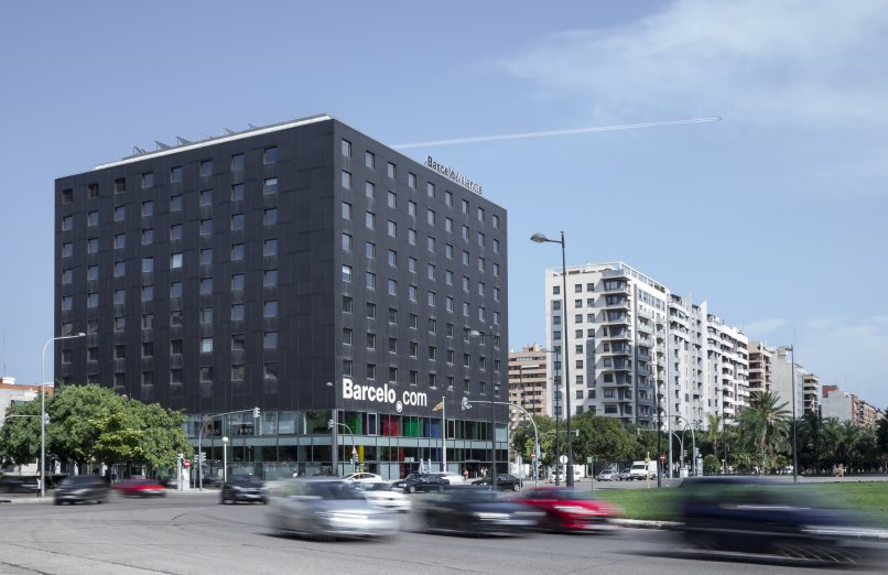 vista exterior edificio del hotel barceló valencia