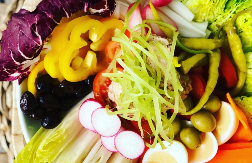 plato con ingredientes de la huerta