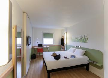 habitacion doble hotel ibis valencia aeropuerto