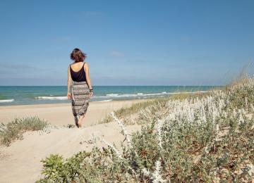 playa el saler Albufera chica paseando