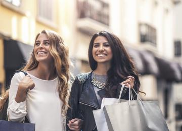 chicas de compras